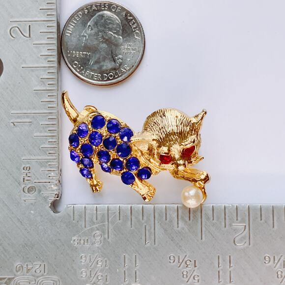 VTG Whimsical Figural Cat Brooch Gold Tone Red Blue Rhinestone Playful Pin - Picture 8 of 8